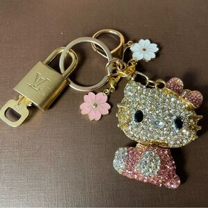 🌟Authentic Louis Vuitton lock and key with unbranded keychain/charms